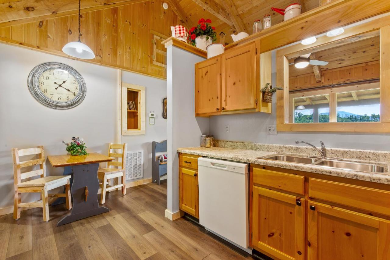 Nestled Inn McCookville Екстериор снимка