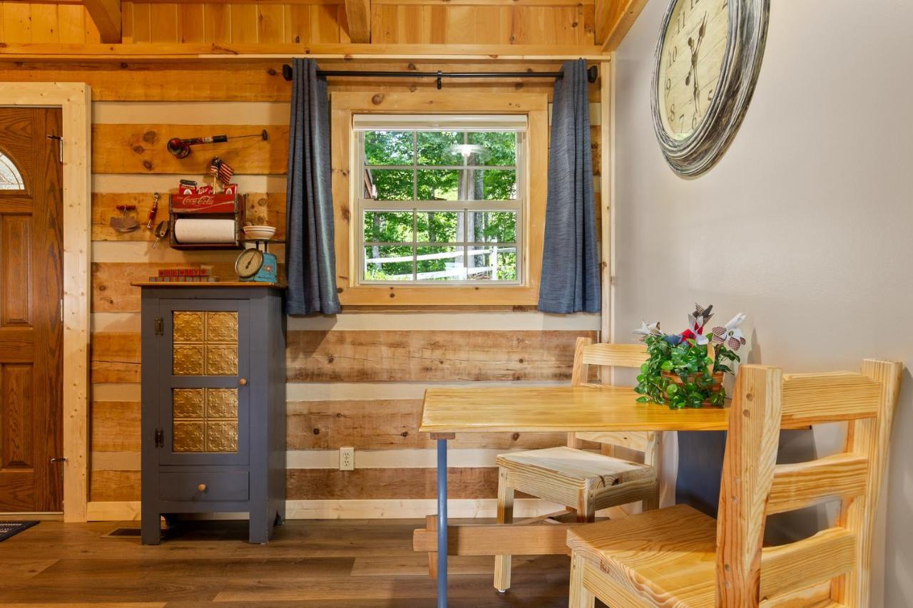 Nestled Inn McCookville Екстериор снимка