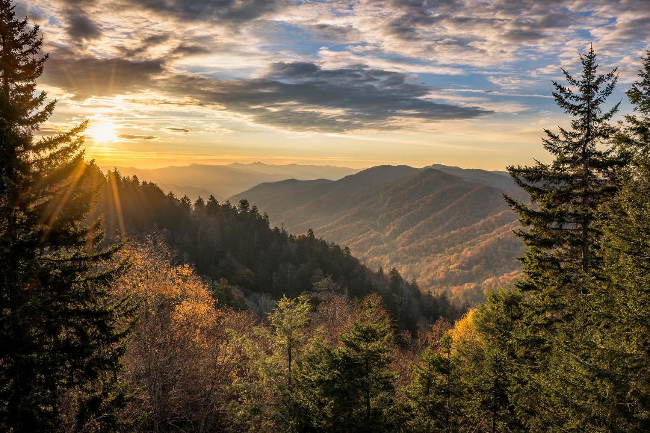 Nestled Inn McCookville Екстериор снимка