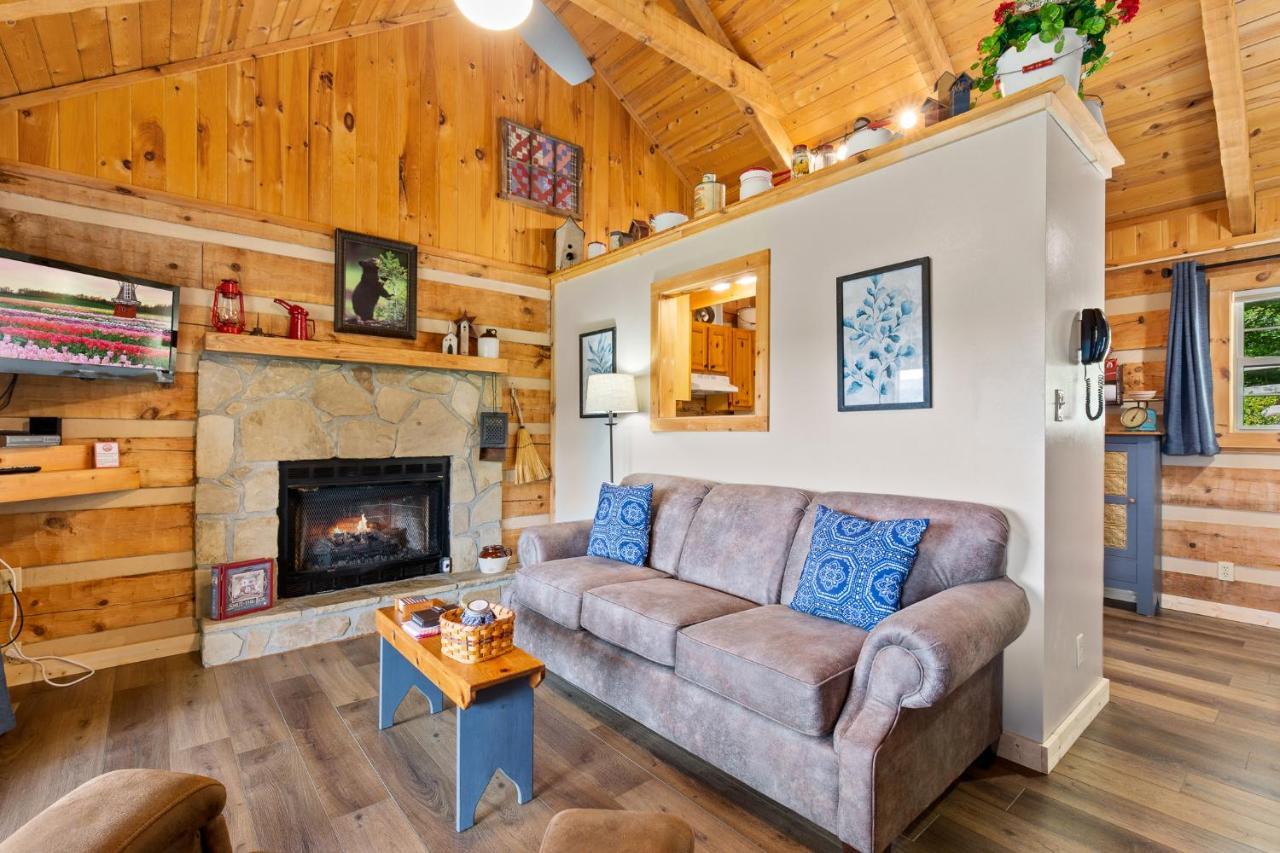 Nestled Inn McCookville Екстериор снимка