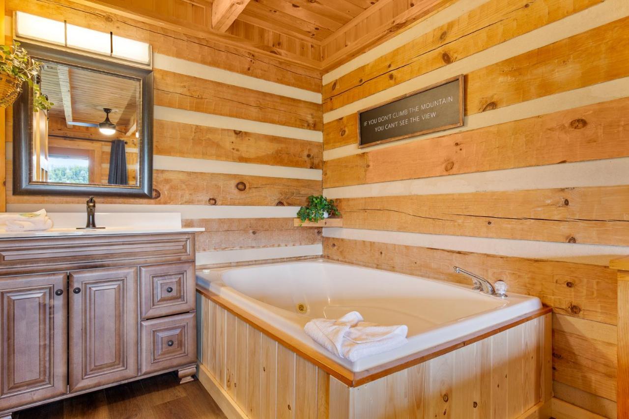 Nestled Inn McCookville Екстериор снимка